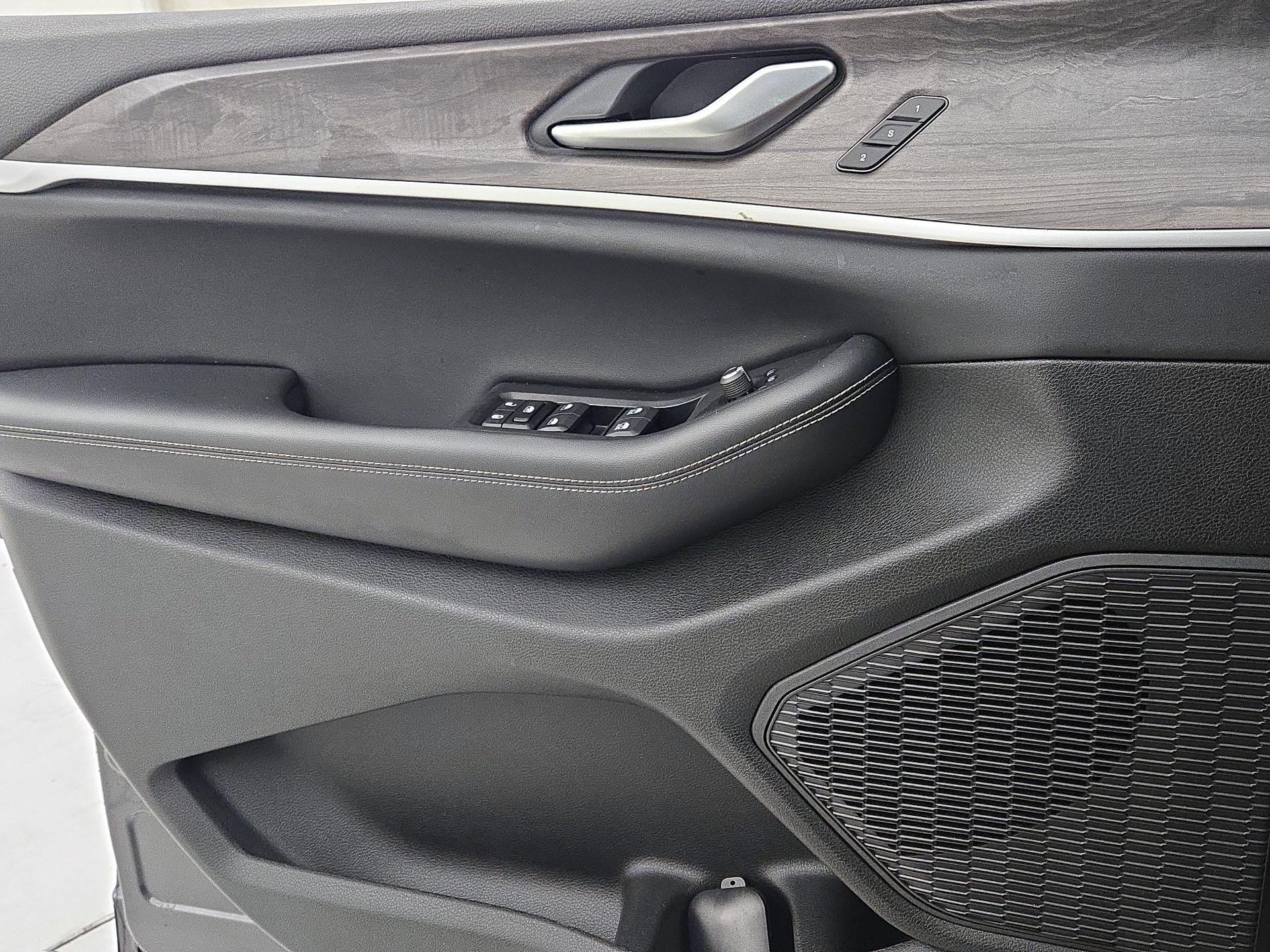 Thumbnail: 2023 Jeep Grand Cherokee - 12