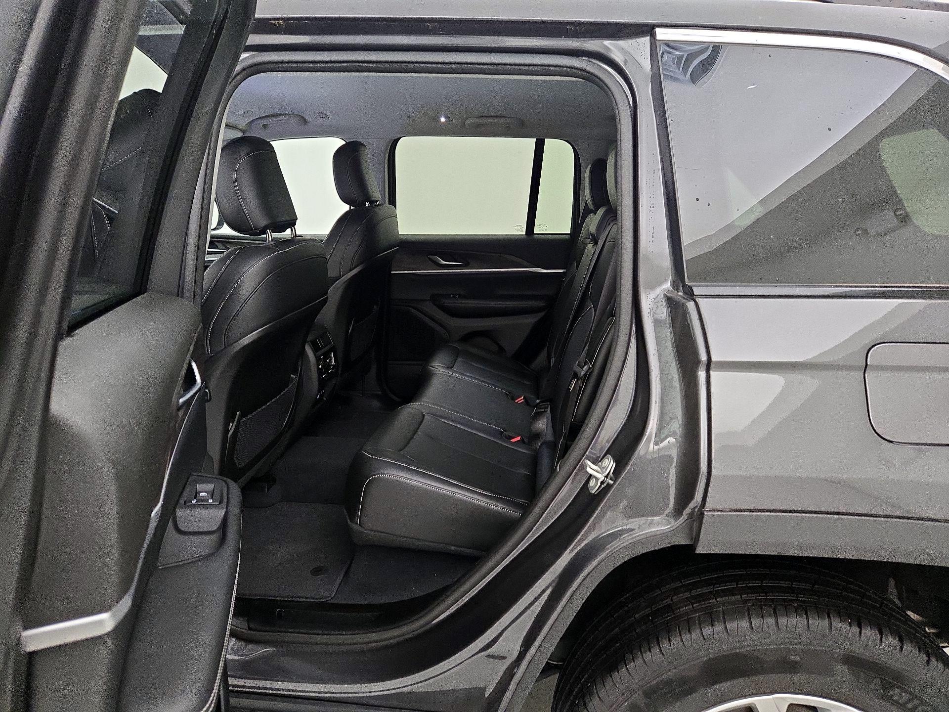 Thumbnail: 2023 Jeep Grand Cherokee - 18