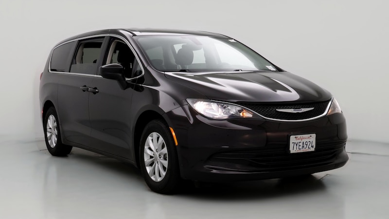 2017 Chrysler Pacifica Touring Hero Image