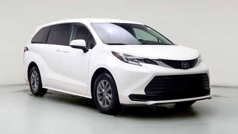 2022 Toyota Sienna LE Hero Image