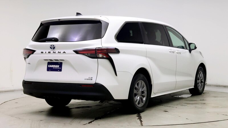 2022 Toyota Sienna LE 8