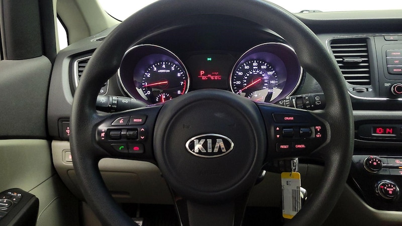 2016 Kia Sedona LX 10