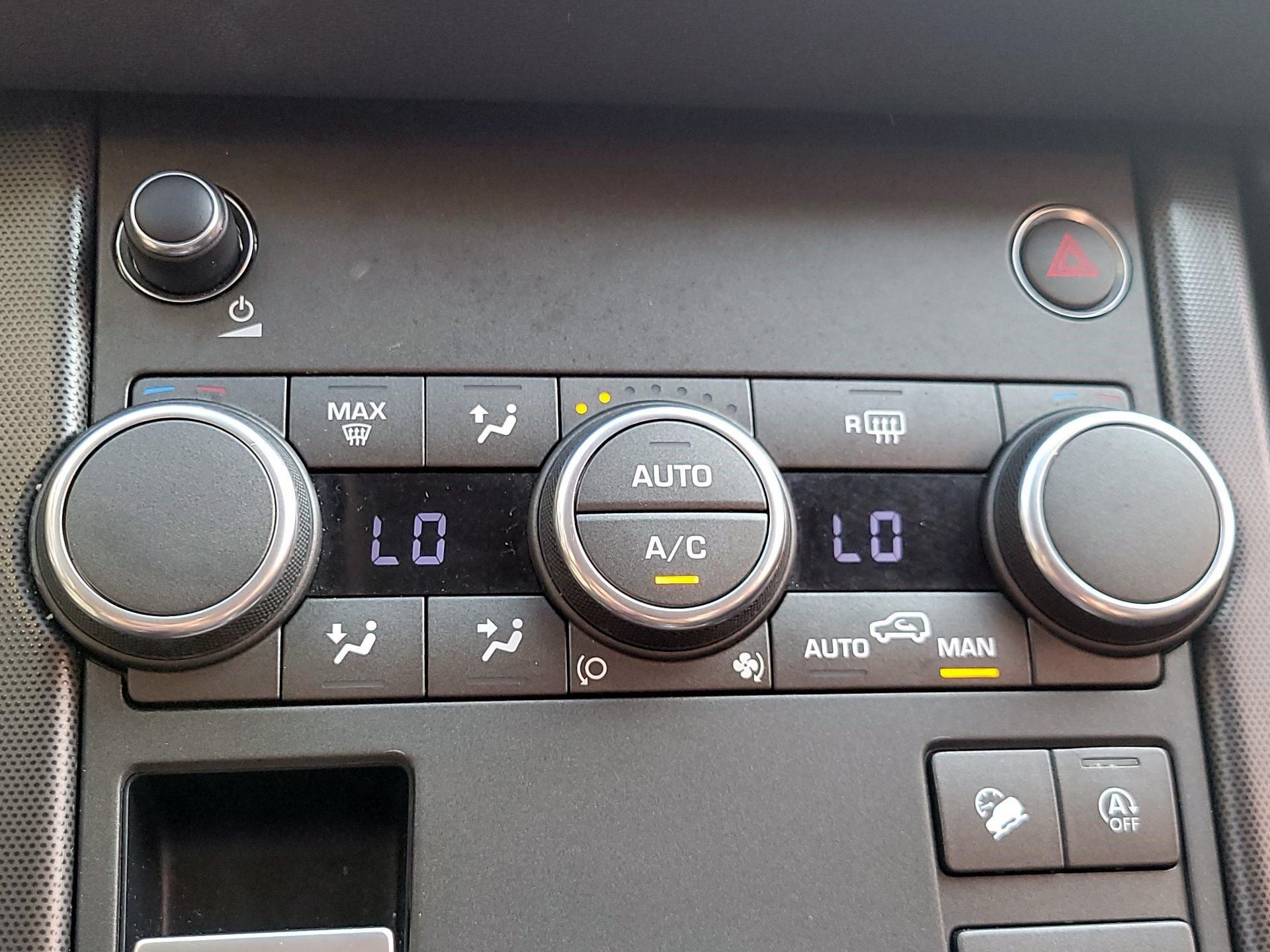 Thumbnail: 2019 Land Rover Range Rover Evoque - 17