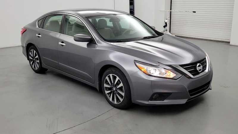 2016 Nissan Altima SV Hero Image