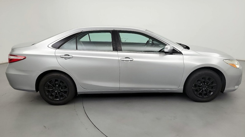 2016 Toyota Camry LE 4