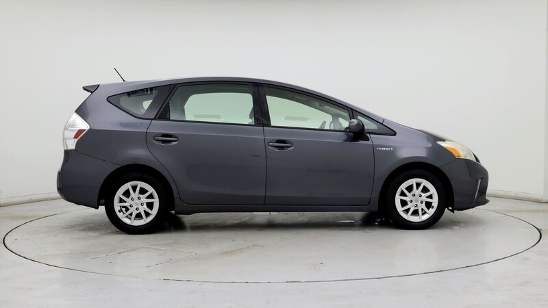 2014 Toyota Prius v Two 7