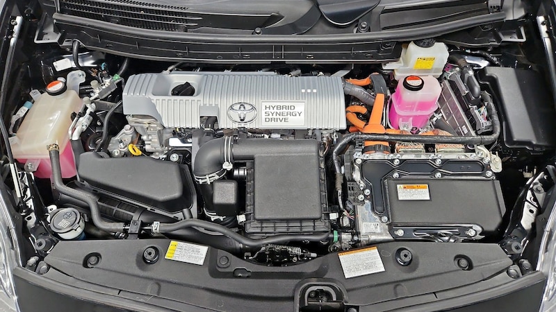 2015 Toyota Prius Three 23