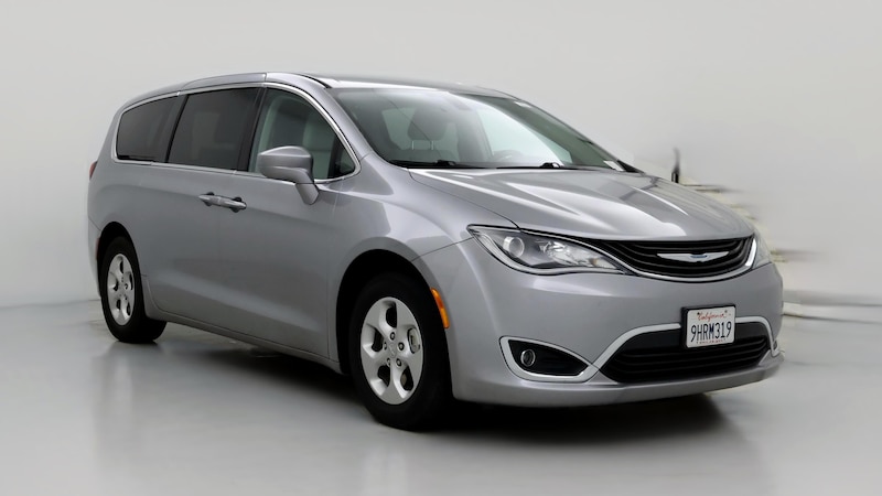 2018 Chrysler Pacifica Hybrid Touring Plus Hero Image