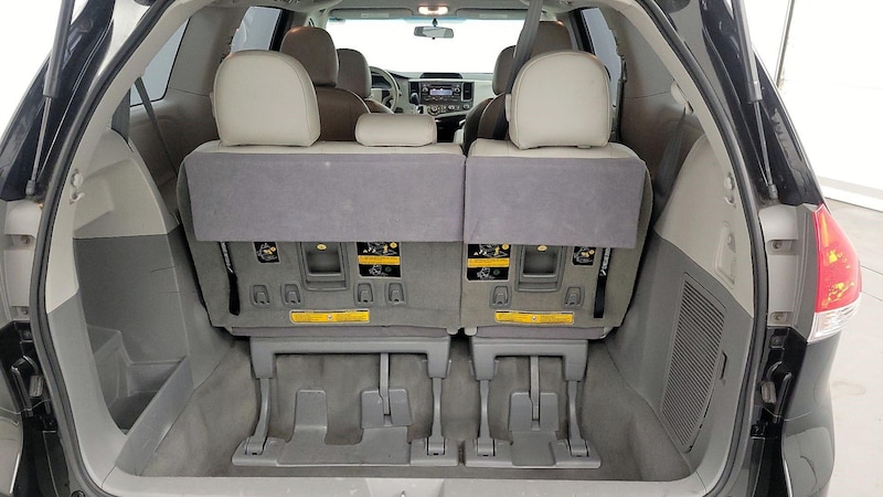 2014 Toyota Sienna L 19