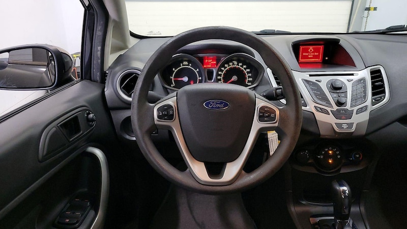 2013 Ford Fiesta SE 10