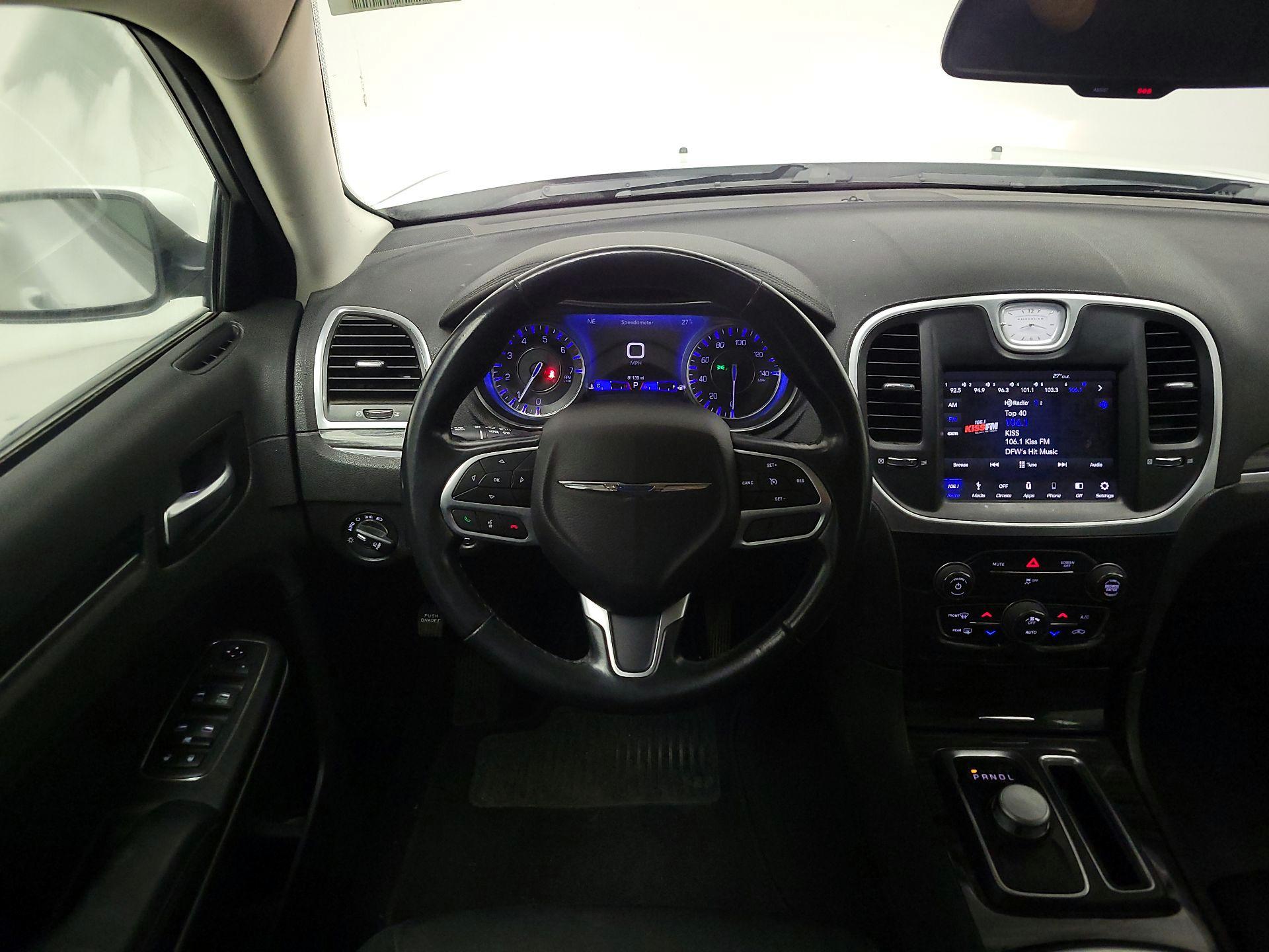Thumbnail: 2019 Chrysler 300 - 10