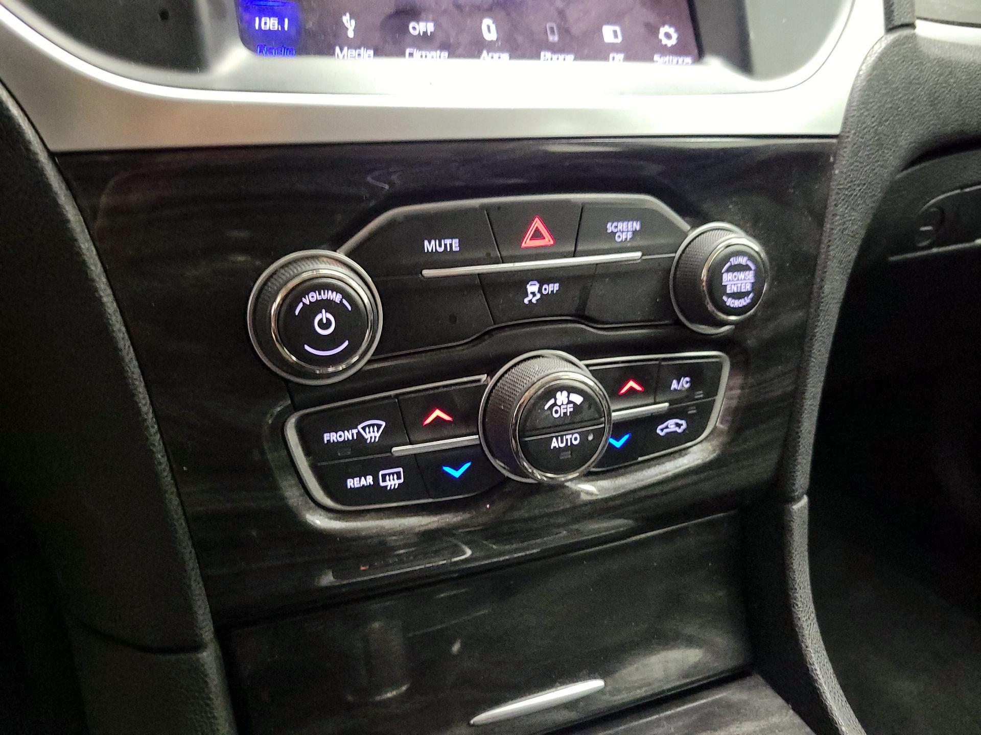 Thumbnail: 2019 Chrysler 300 - 16