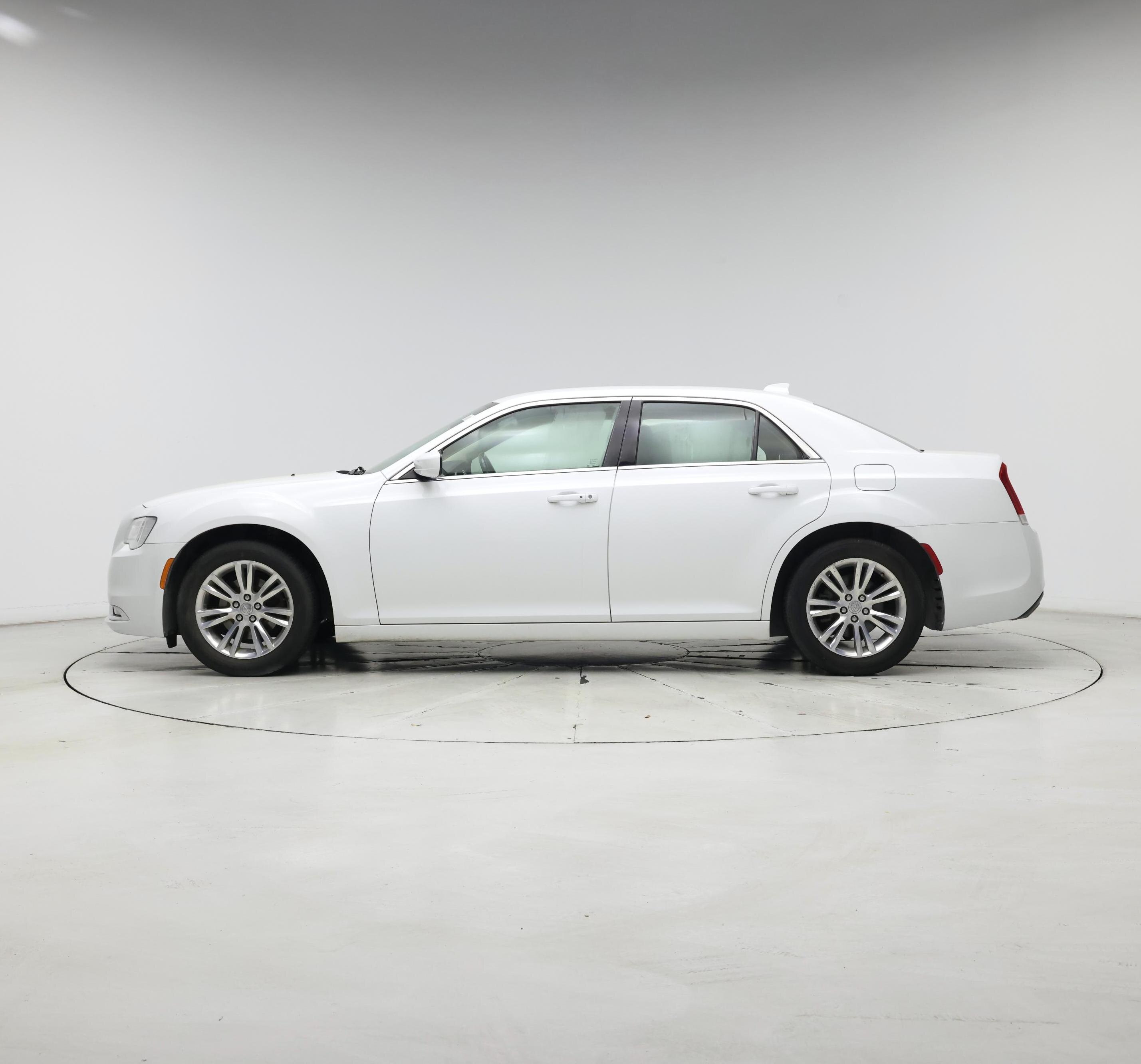 Thumbnail: 2019 Chrysler 300 - 3