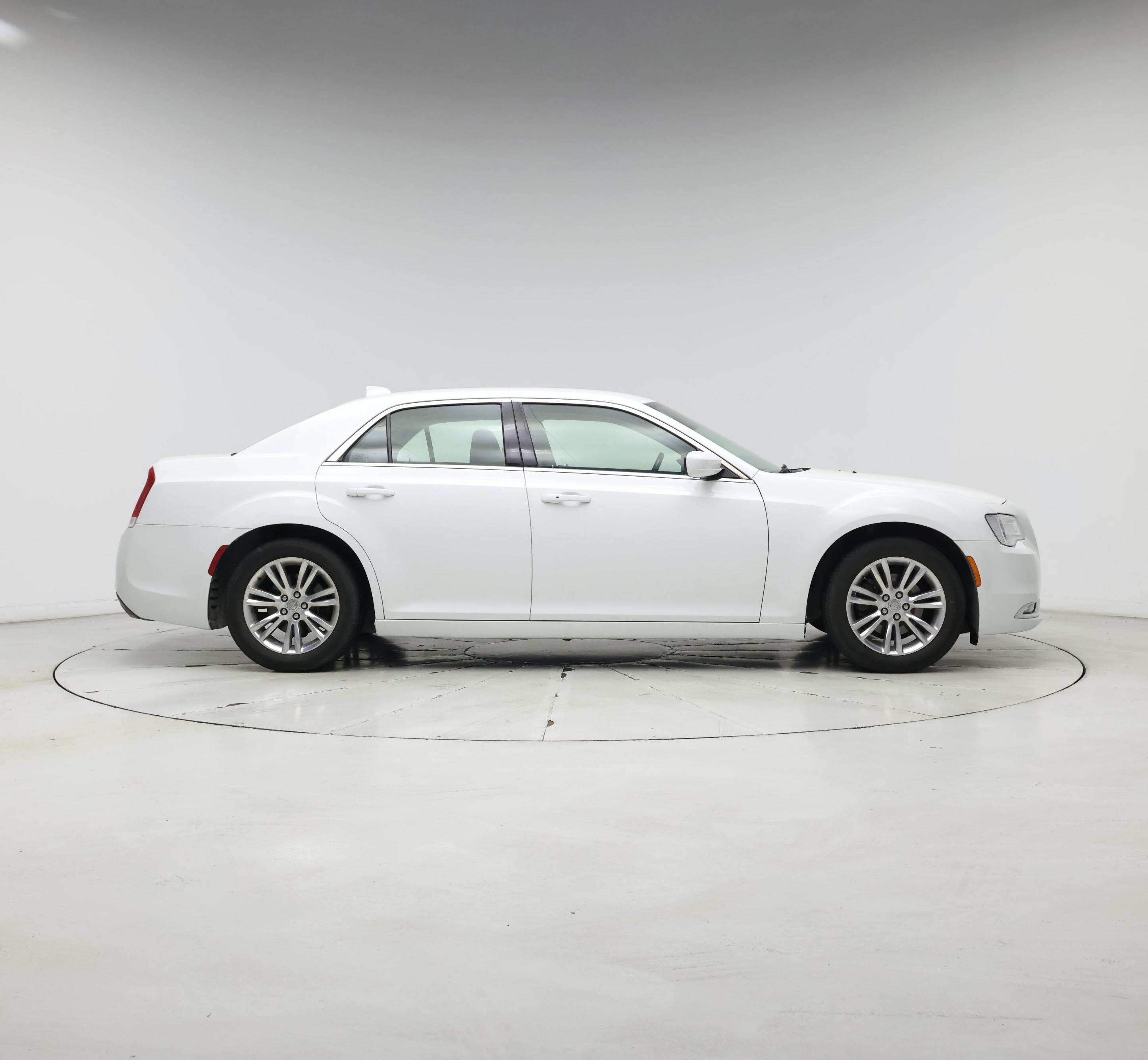 Thumbnail: 2019 Chrysler 300 - 7