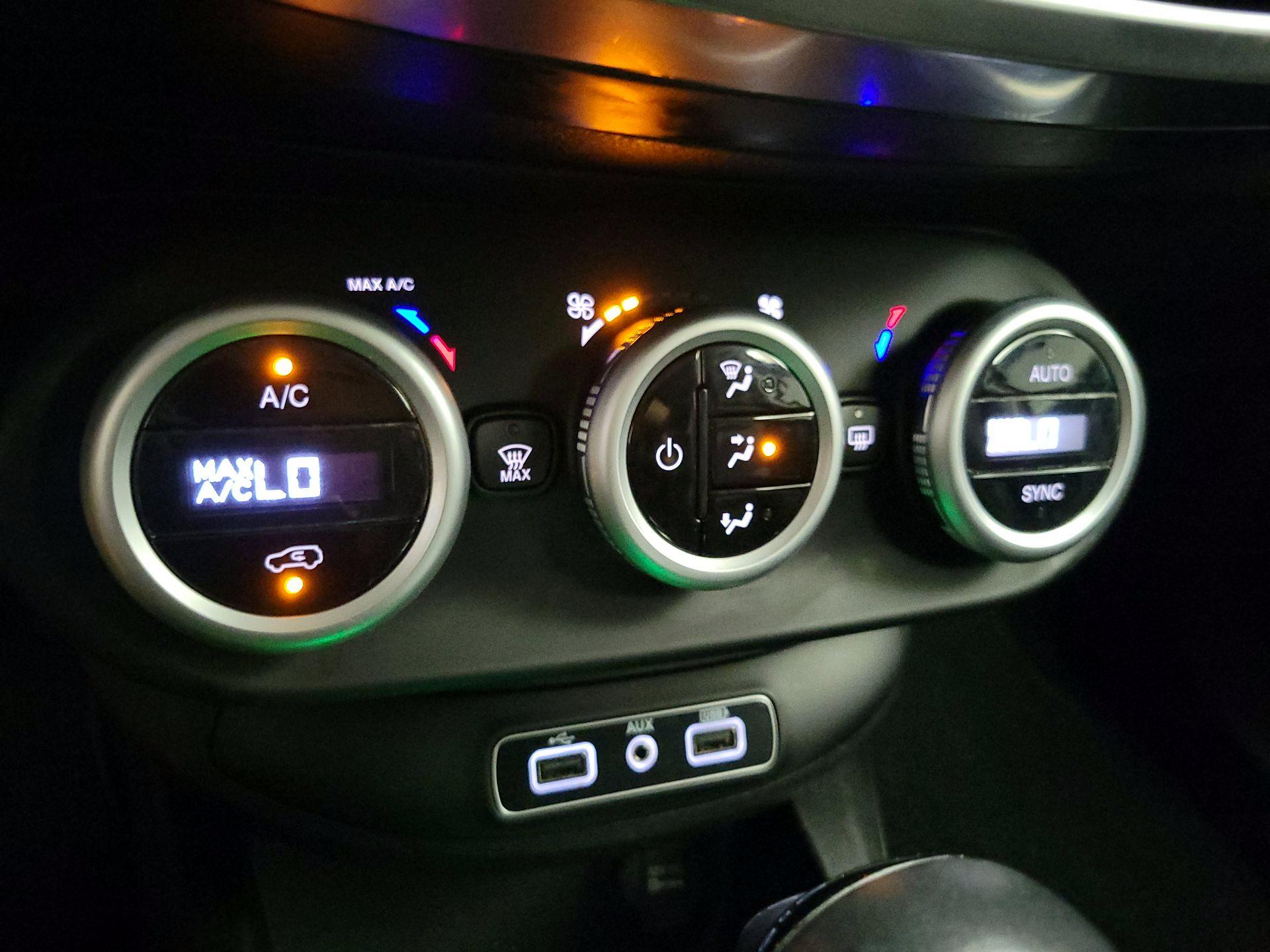 Thumbnail: 2018 Fiat 500X - 16
