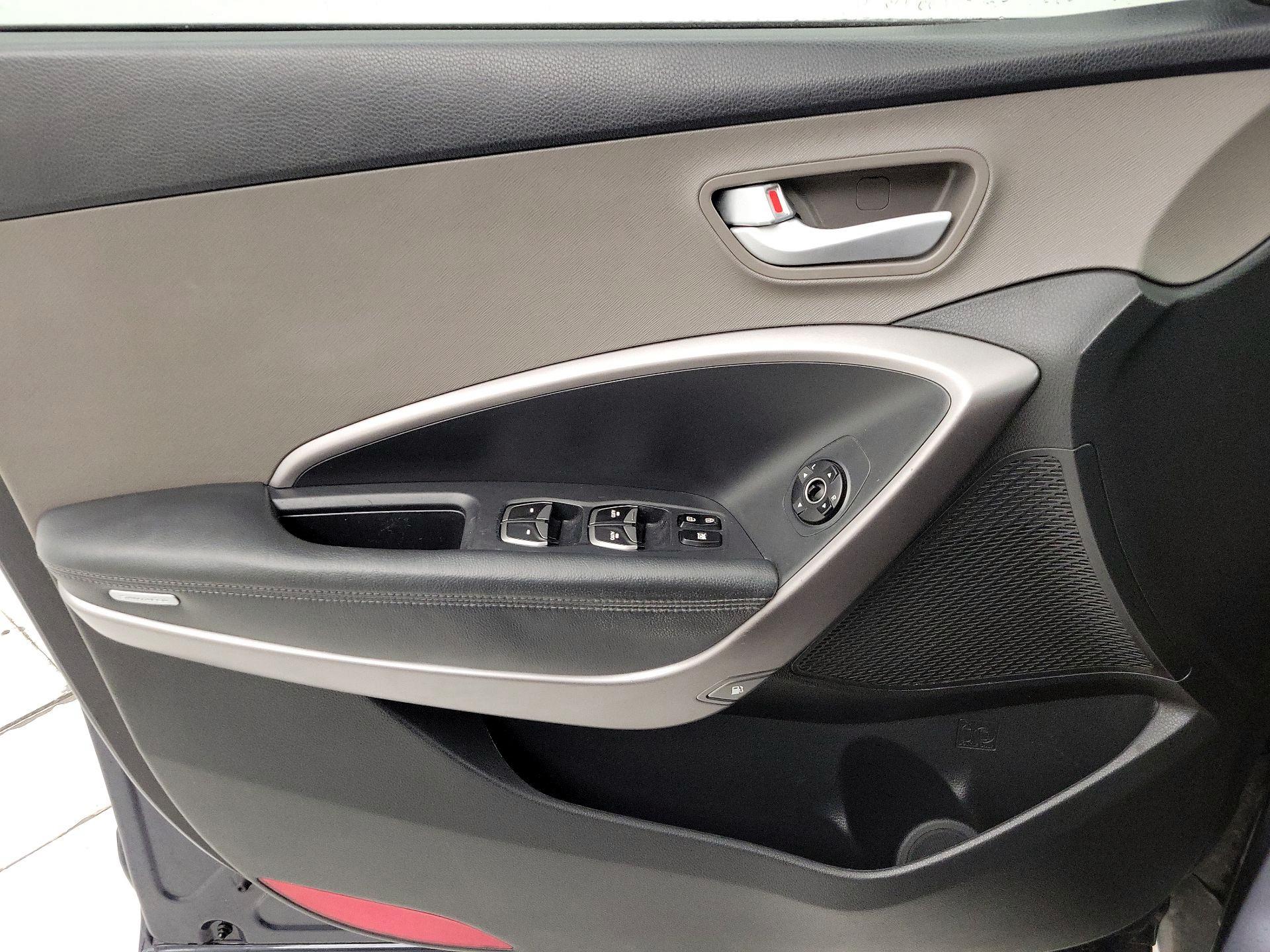 Thumbnail: 2016 Hyundai Santa Fe - 12