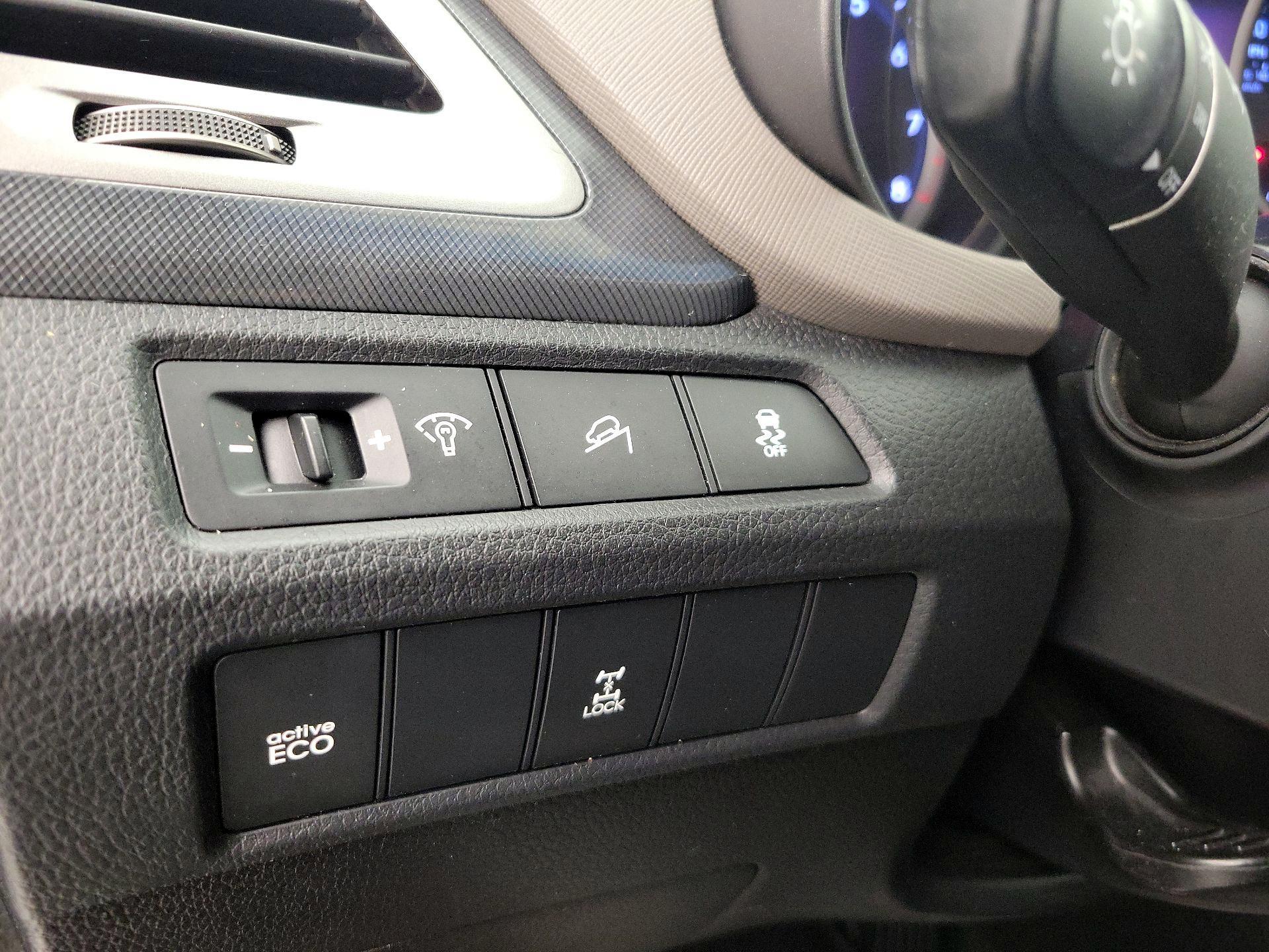 Thumbnail: 2016 Hyundai Santa Fe - 13