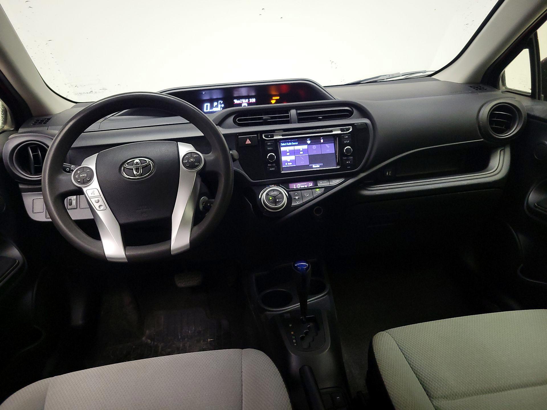 Thumbnail: 2015 Toyota Prius c - 9