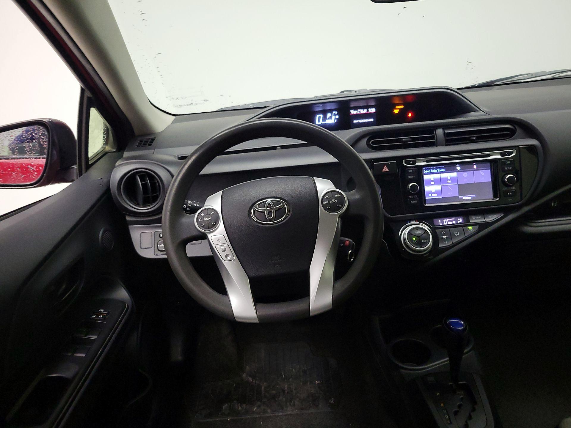 Thumbnail: 2015 Toyota Prius c - 10