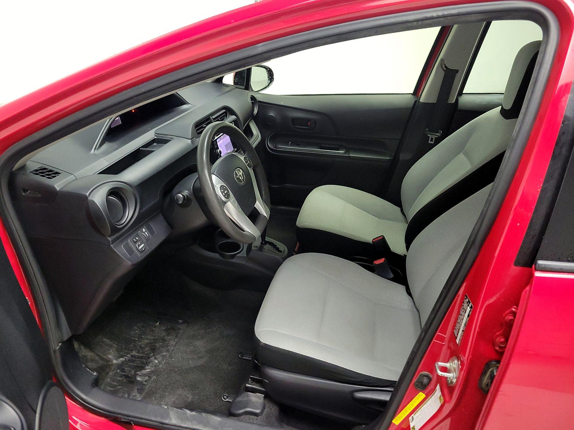 Thumbnail: 2015 Toyota Prius c - 11