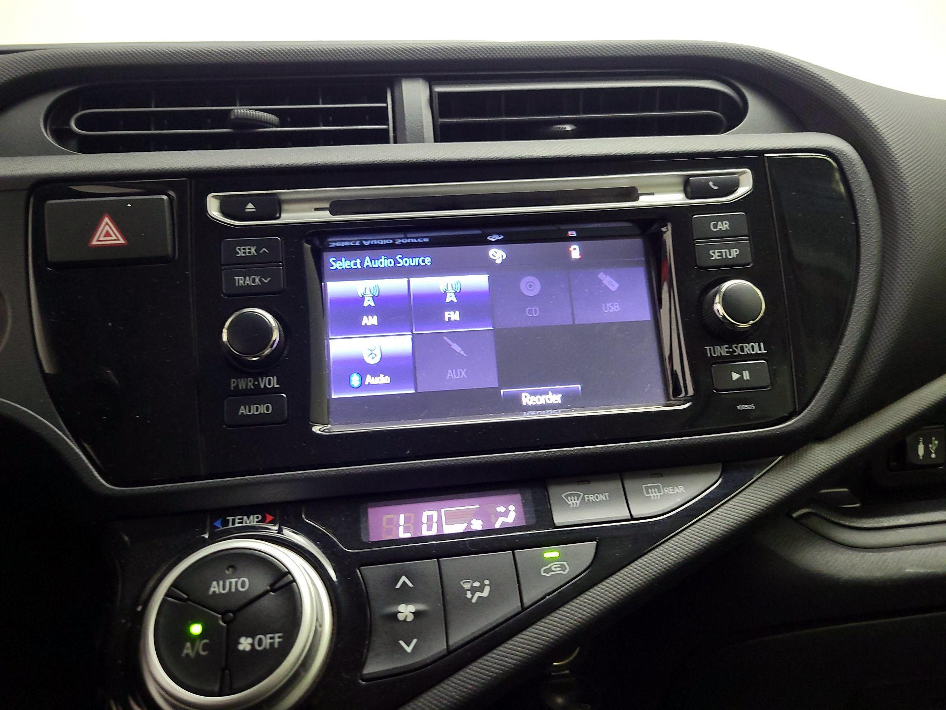 Thumbnail: 2015 Toyota Prius c - 14