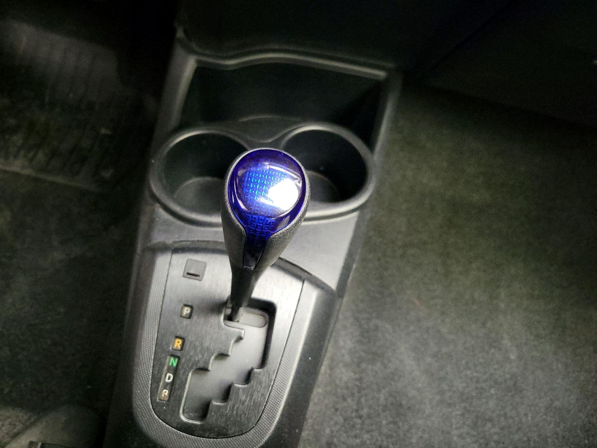 Thumbnail: 2015 Toyota Prius c - 16