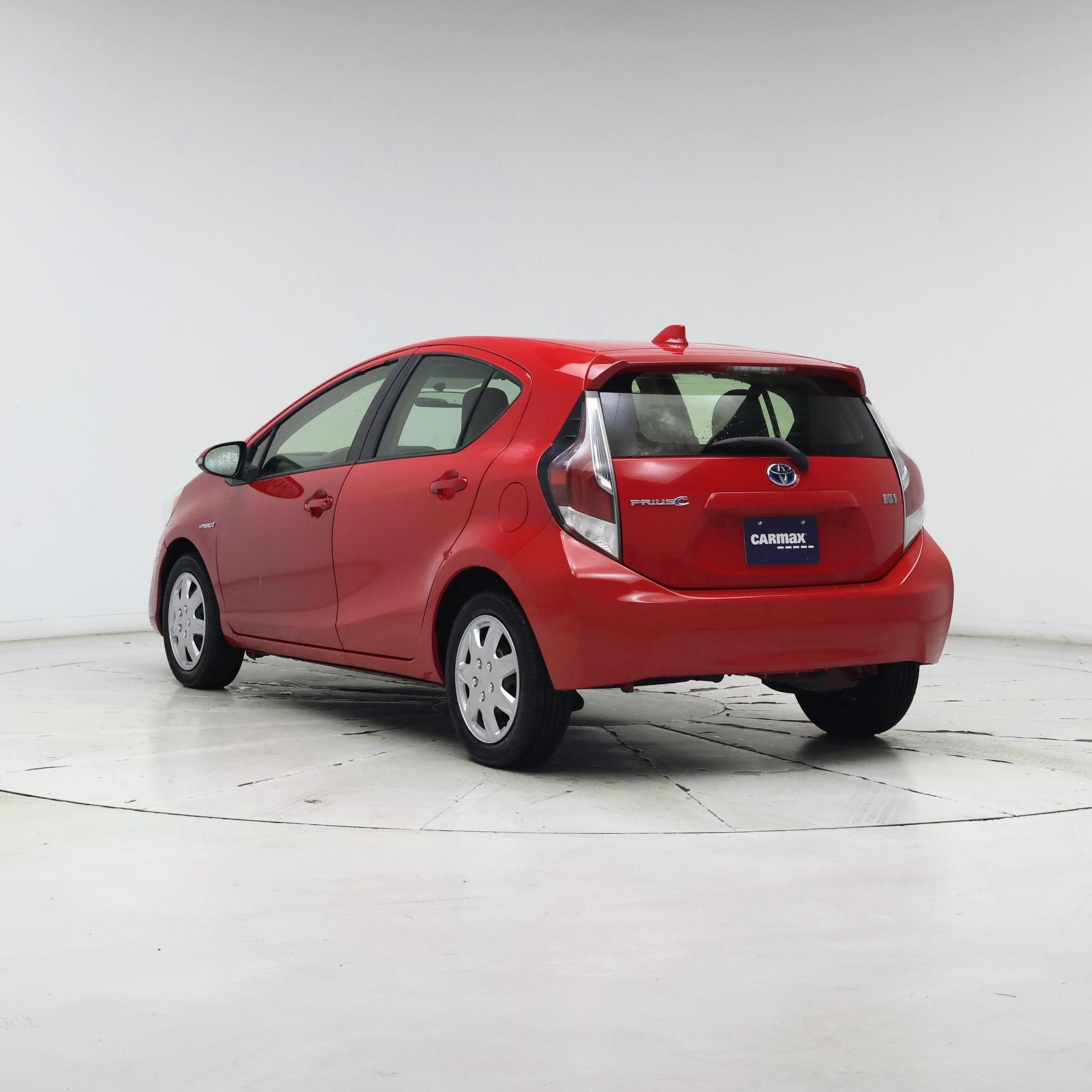 Thumbnail: 2015 Toyota Prius c - 2