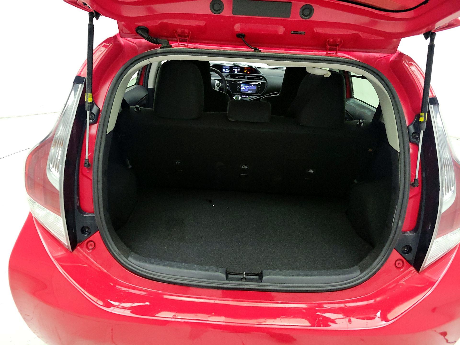 Thumbnail: 2015 Toyota Prius c - 19