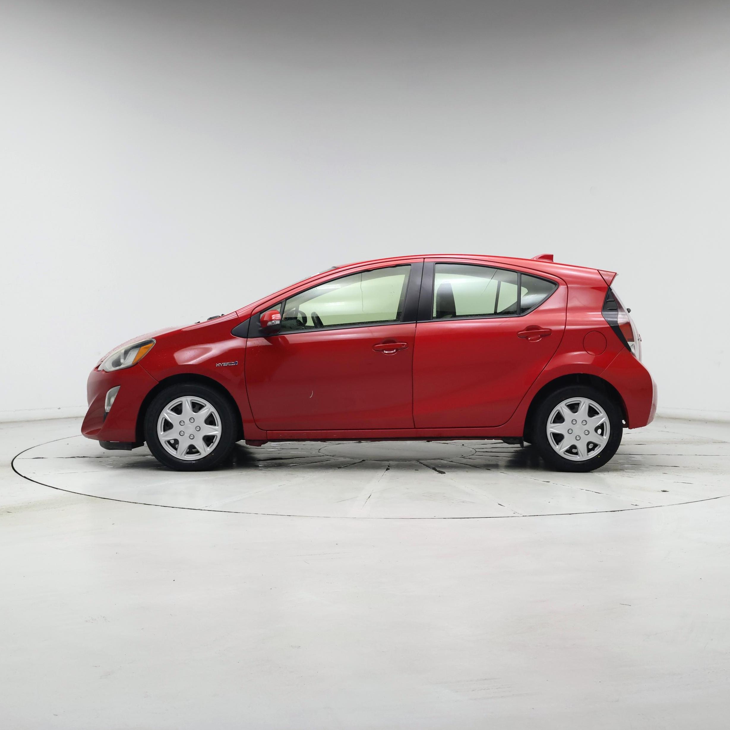 Thumbnail: 2015 Toyota Prius c - 3