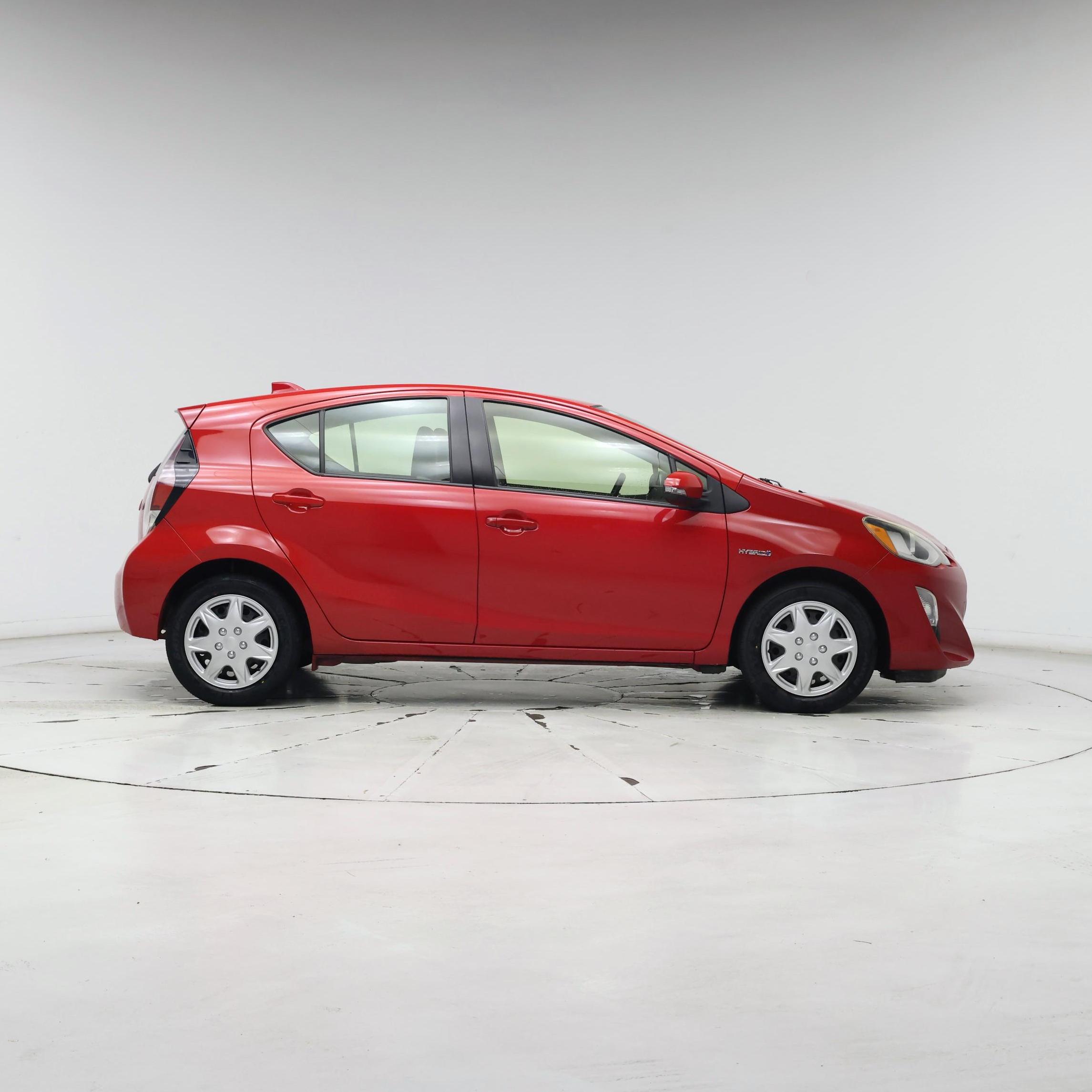 Thumbnail: 2015 Toyota Prius c - 7