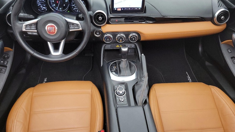 2018 Fiat 124 Spider Lusso 9