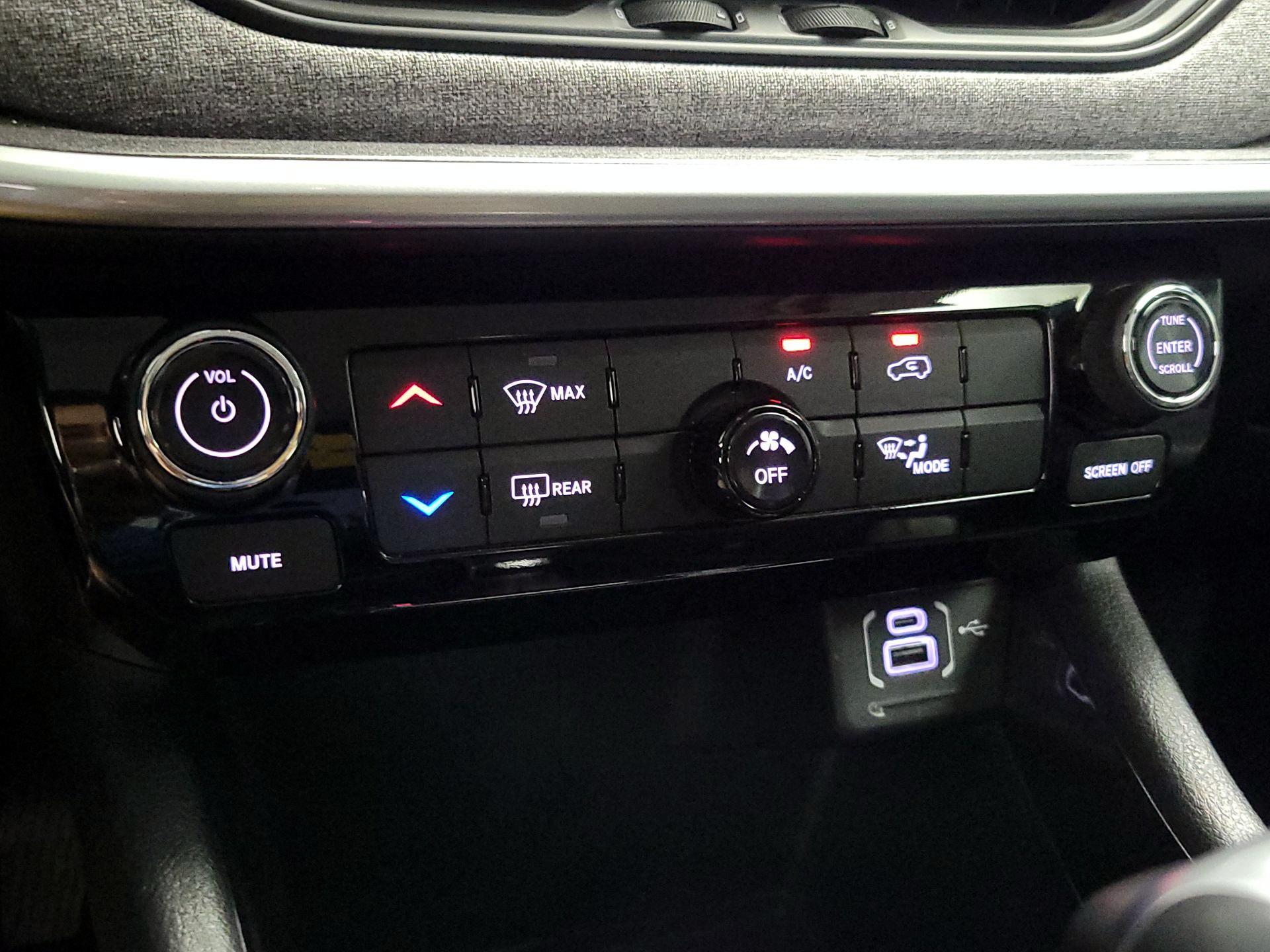 Thumbnail: 2022 Jeep Compass - 16