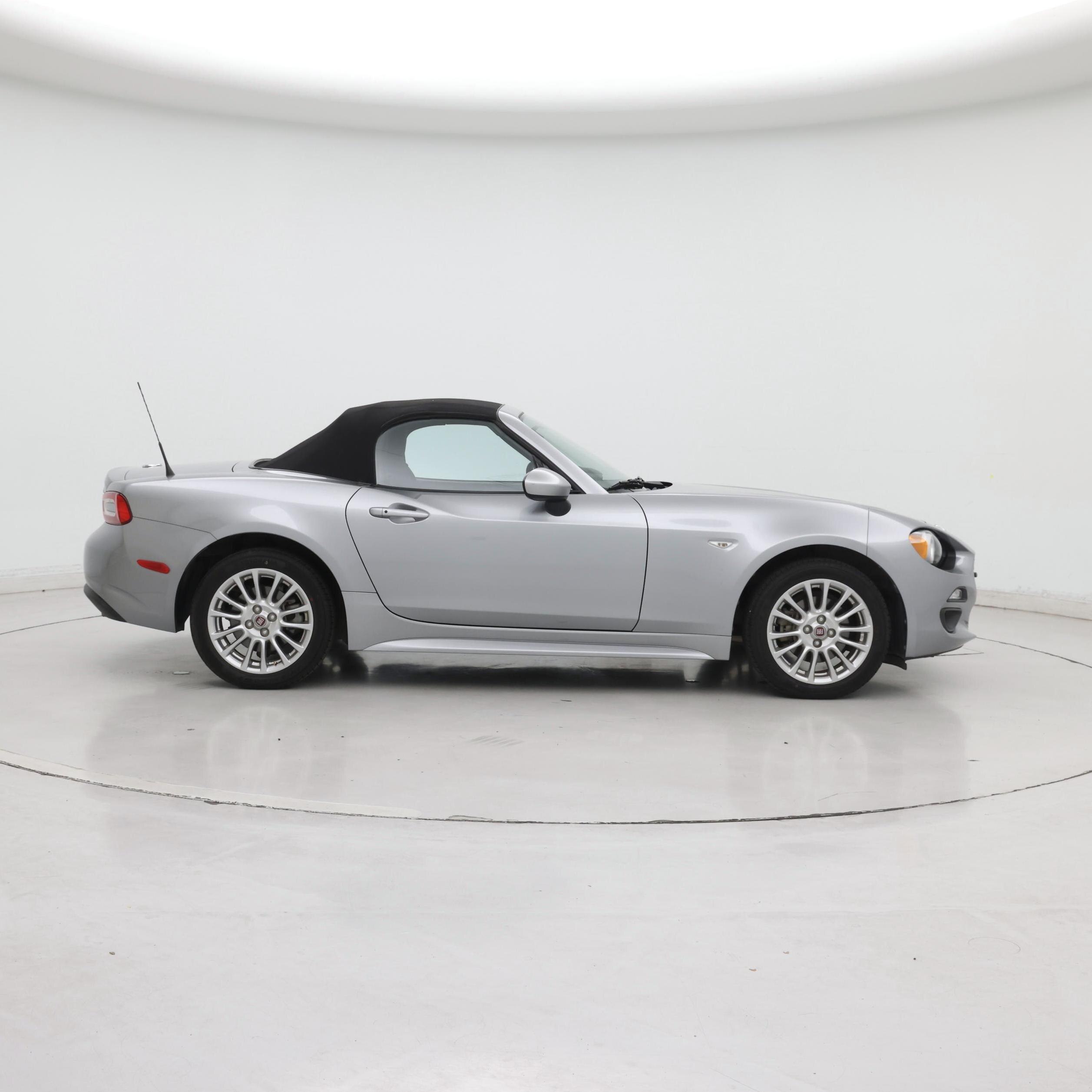 Thumbnail: 2017 Fiat 124 Spider - 7