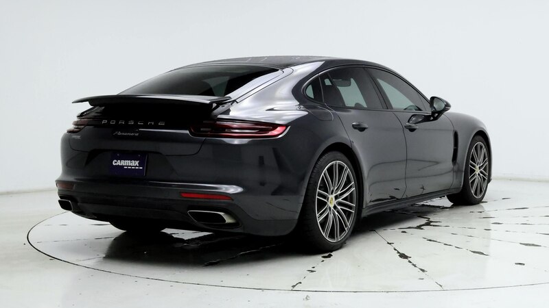 2018 Porsche Panamera  8