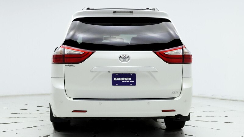 2015 Toyota Sienna XLE 6