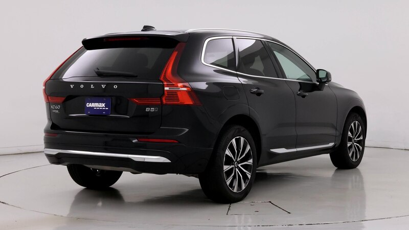 2023 Volvo XC60 B5 Plus 8