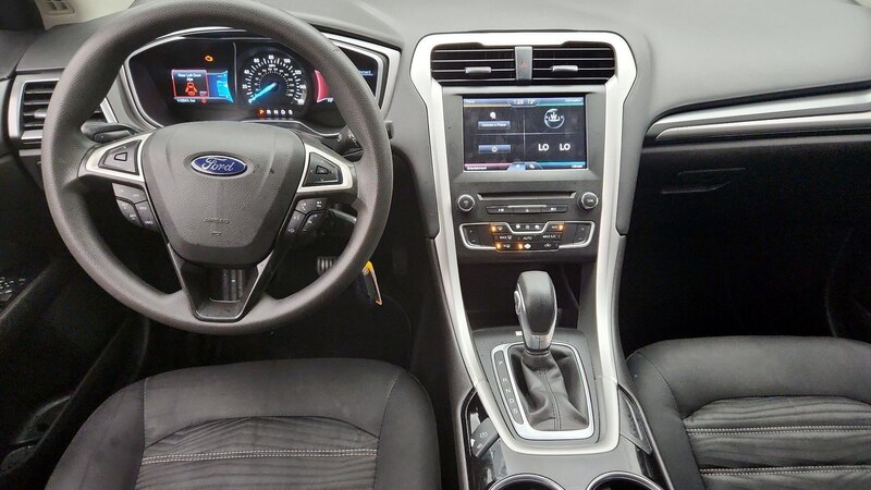 2016 Ford Fusion SE 9