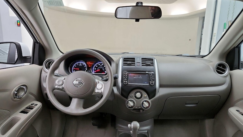 2014 Nissan Versa SL 9