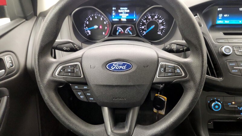 2015 Ford Focus SE 10