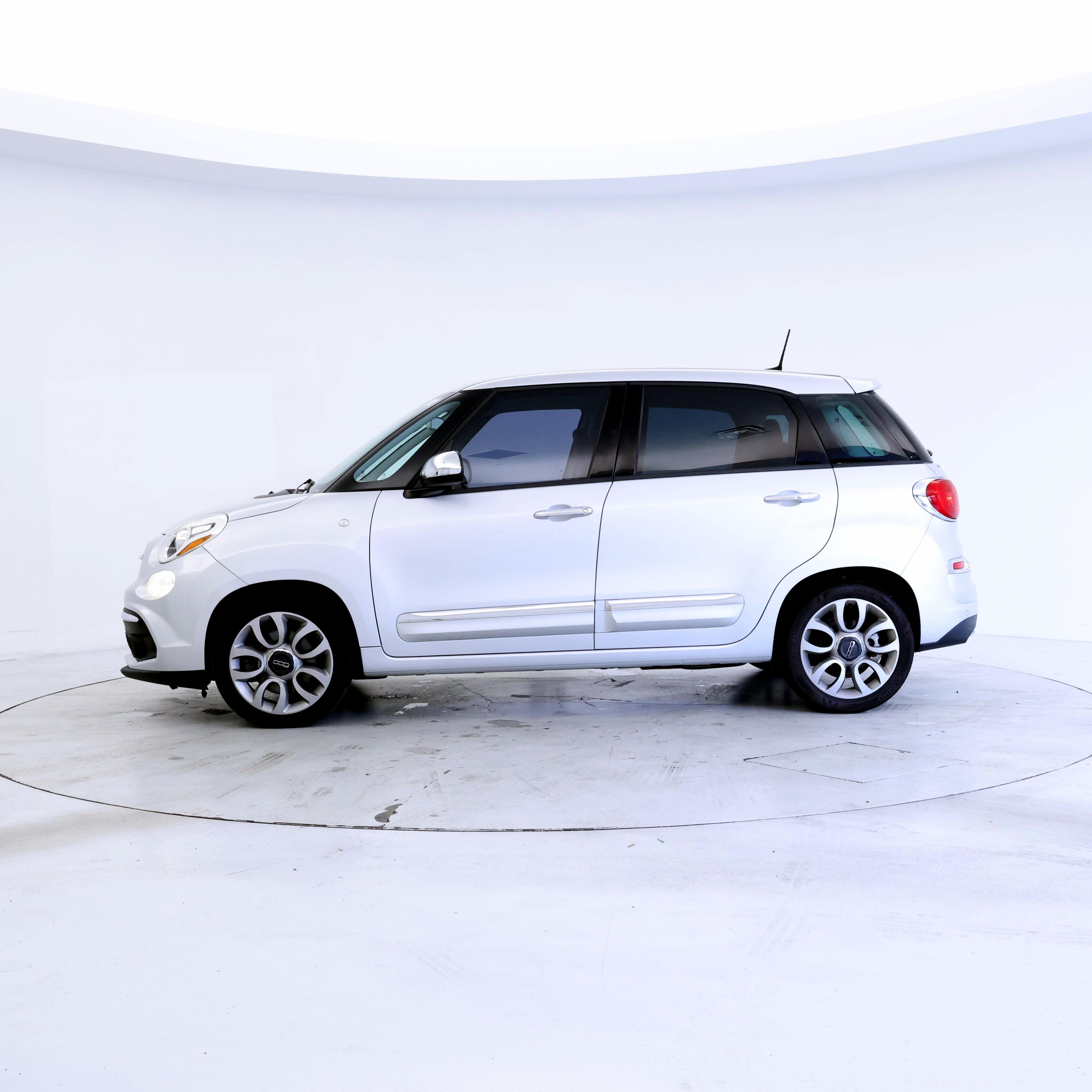 Thumbnail: 2018 Fiat 500L - 3