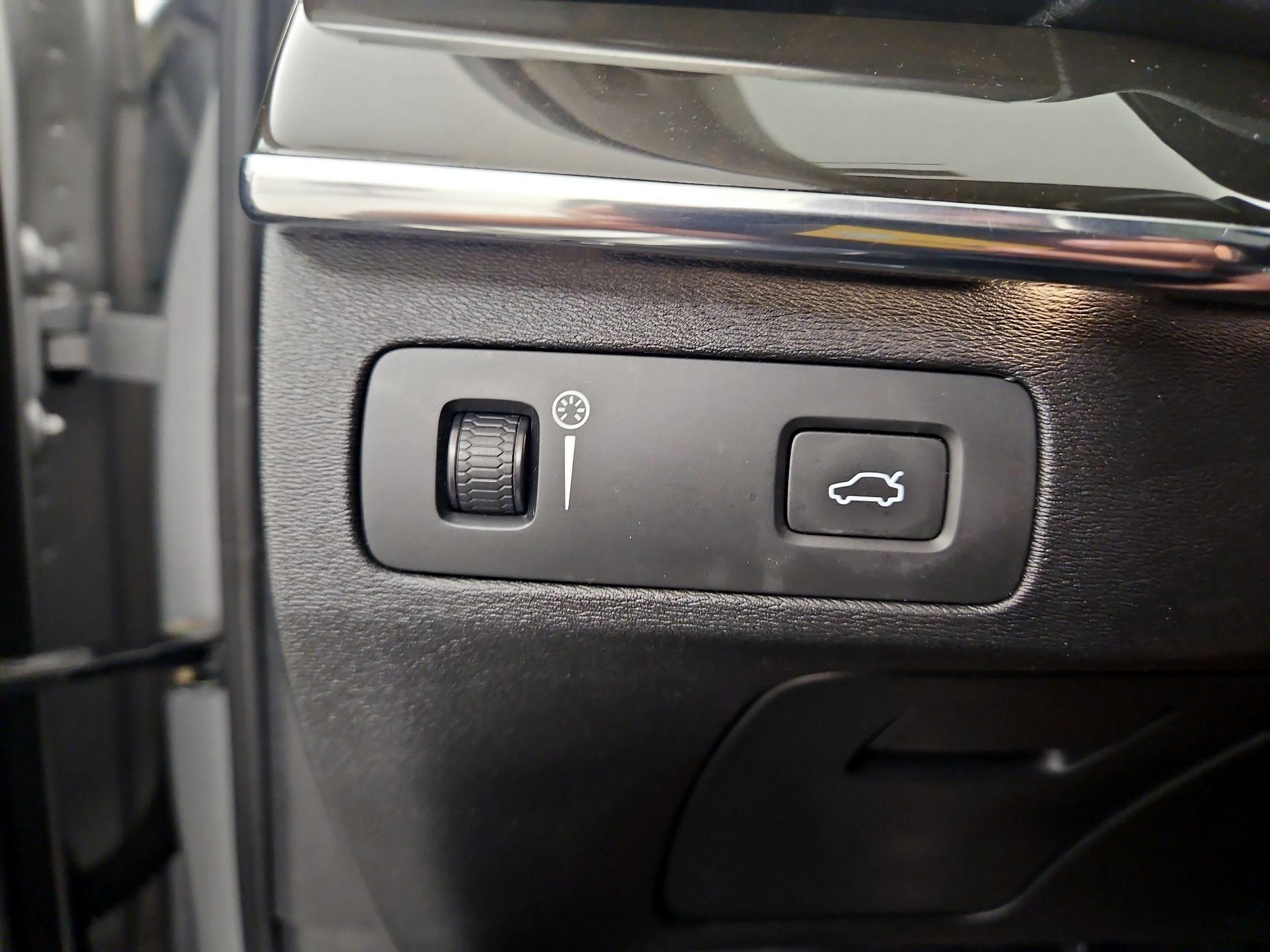 Thumbnail: 2018 Volvo XC90 - 13