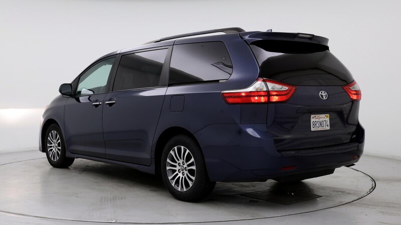 2019 Toyota Sienna XLE 2