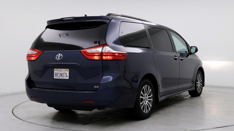 2019 Toyota Sienna XLE 8