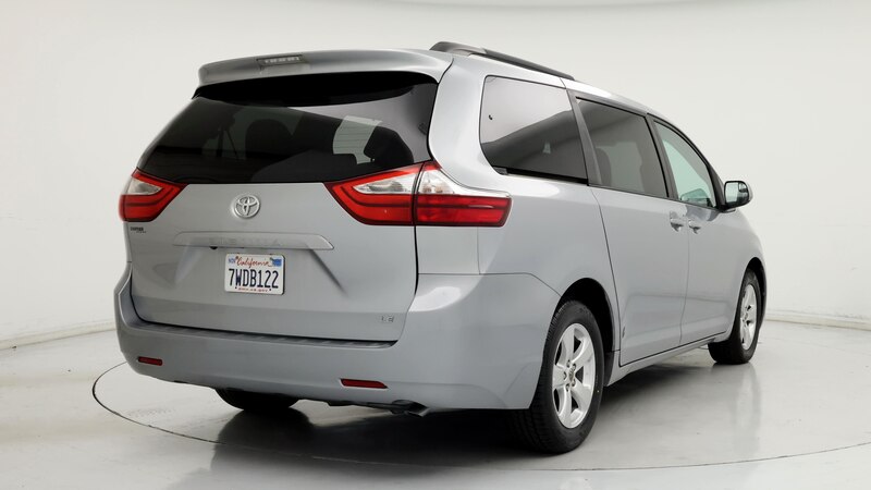 2017 Toyota Sienna LE 8