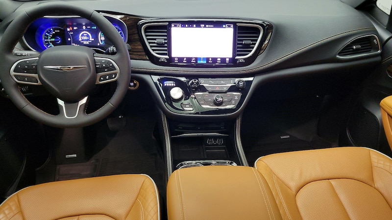 2023 Chrysler Pacifica Hybrid Pinnacle 9