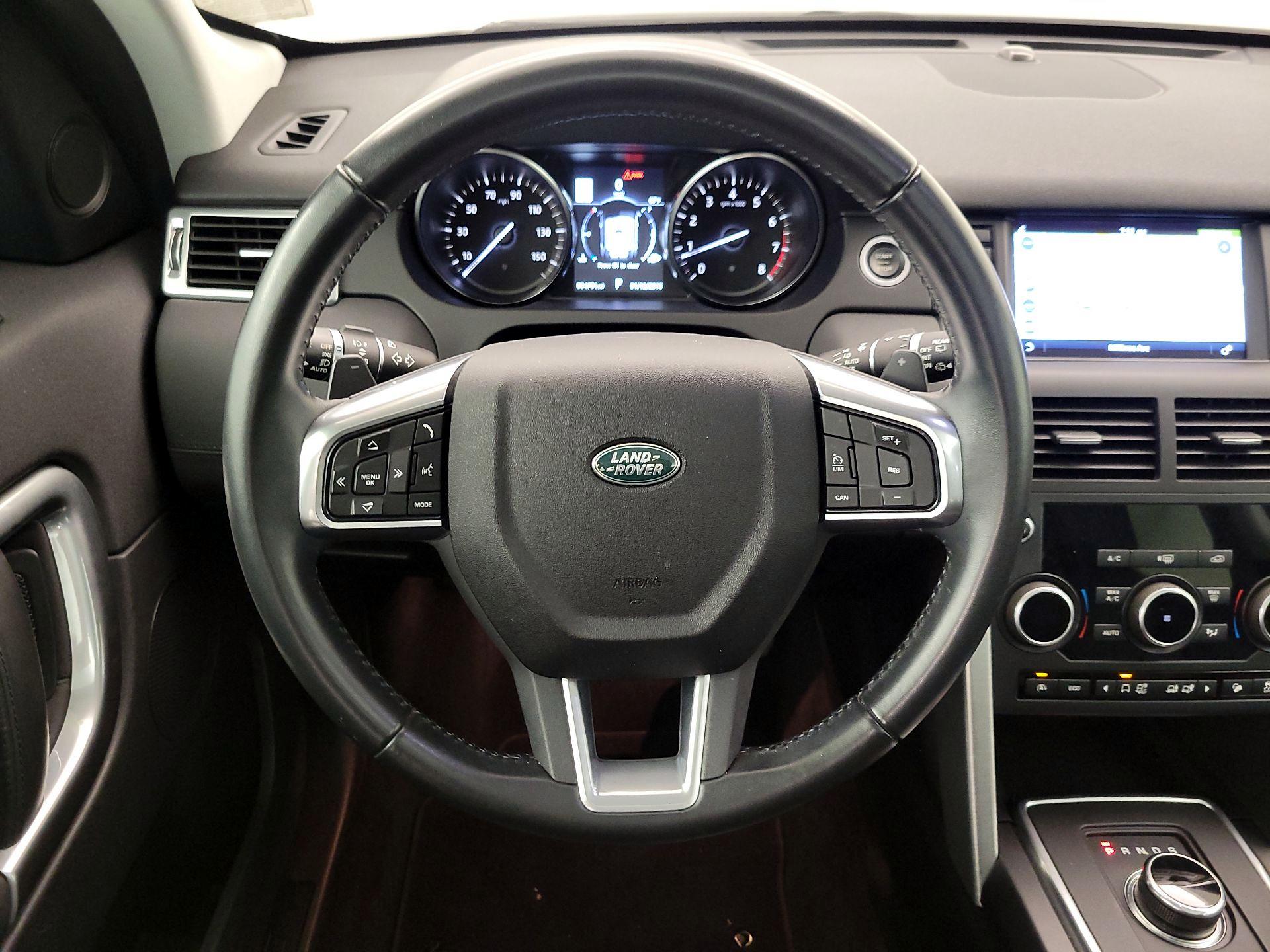 Thumbnail: 2017 Land Rover Discovery Sport - 10