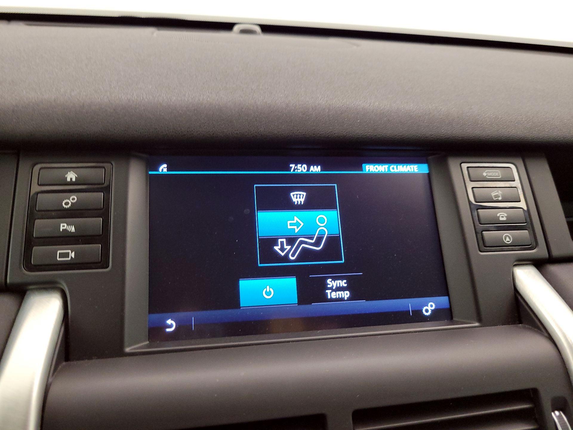 Thumbnail: 2017 Land Rover Discovery Sport - 17
