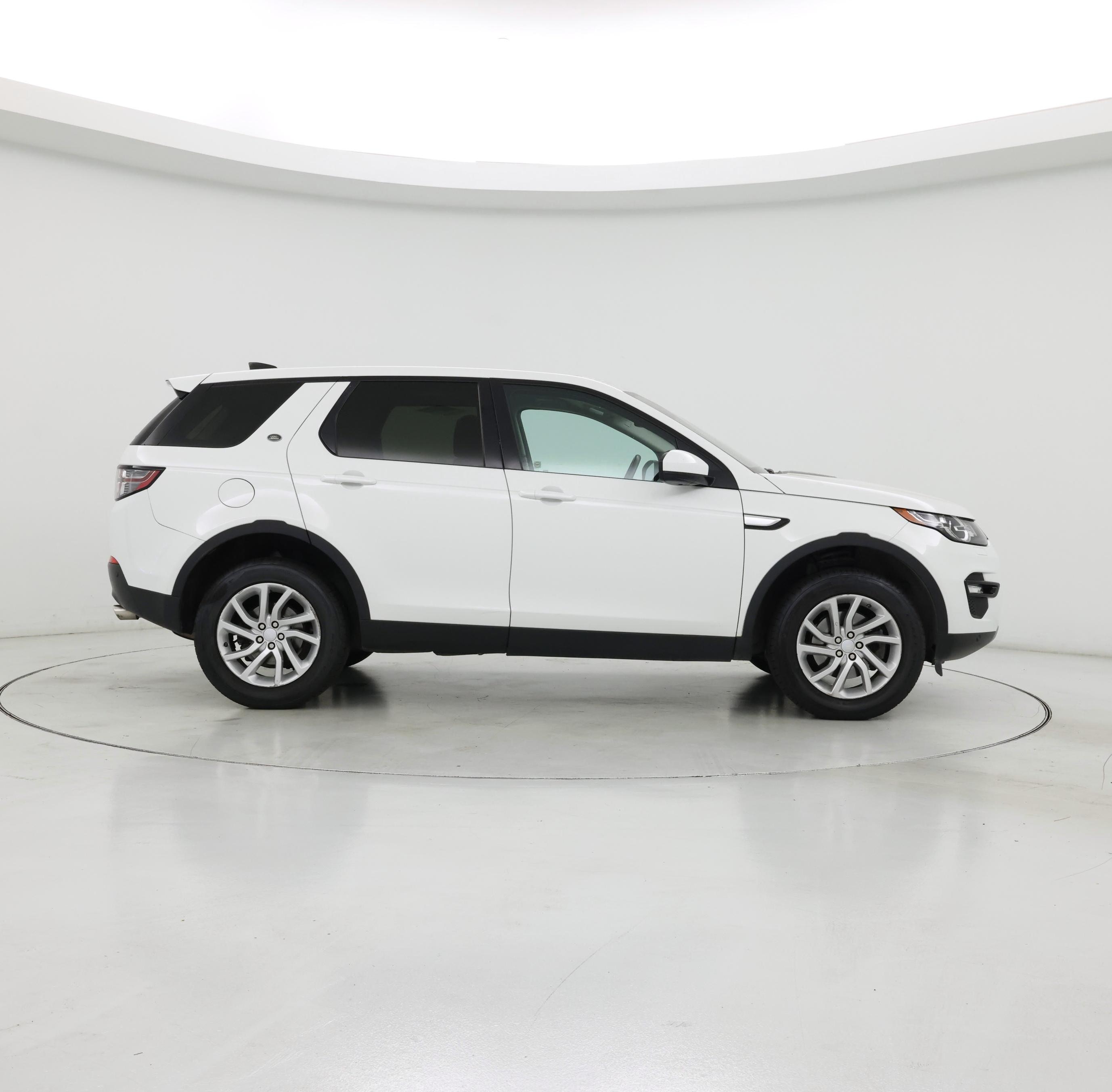 Thumbnail: 2017 Land Rover Discovery Sport - 7