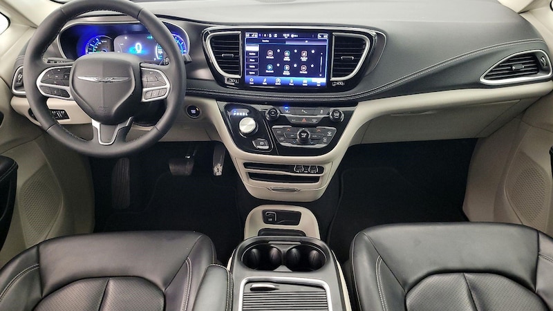 2023 Chrysler Pacifica Hybrid Touring L 9