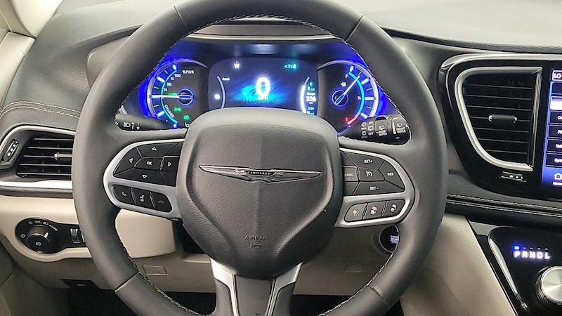 2023 Chrysler Pacifica Hybrid Touring L 10